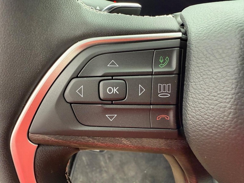 Jeep Grand Cherokee Vehicle Image 08