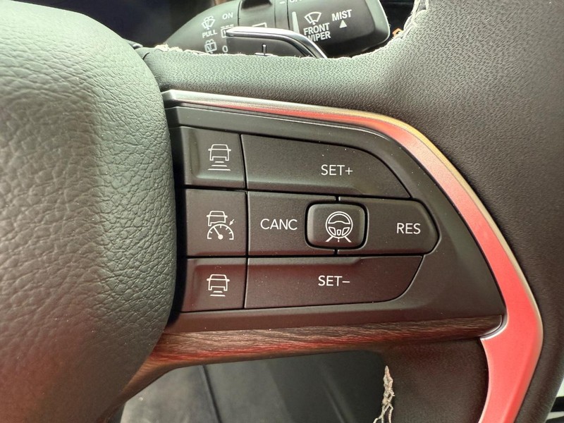 Jeep Grand Cherokee Vehicle Image 09