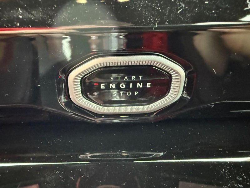 Jeep Grand Cherokee Vehicle Image 10