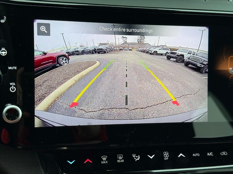 Jeep Grand Cherokee Vehicle Image 12