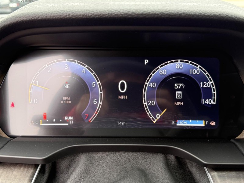 Jeep Grand Cherokee Vehicle Image 16