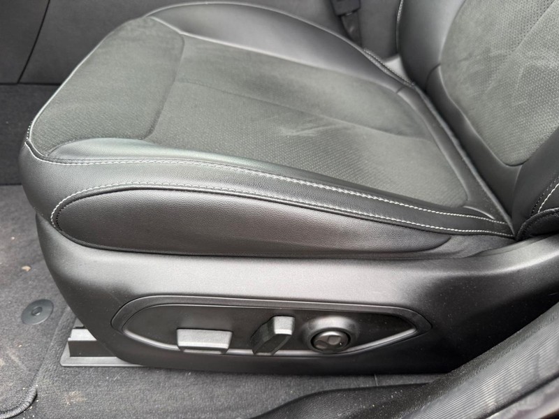 Jeep Grand Cherokee Vehicle Image 19