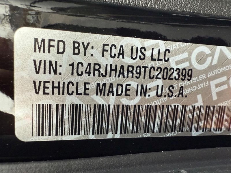 Jeep Grand Cherokee Vehicle Image 20