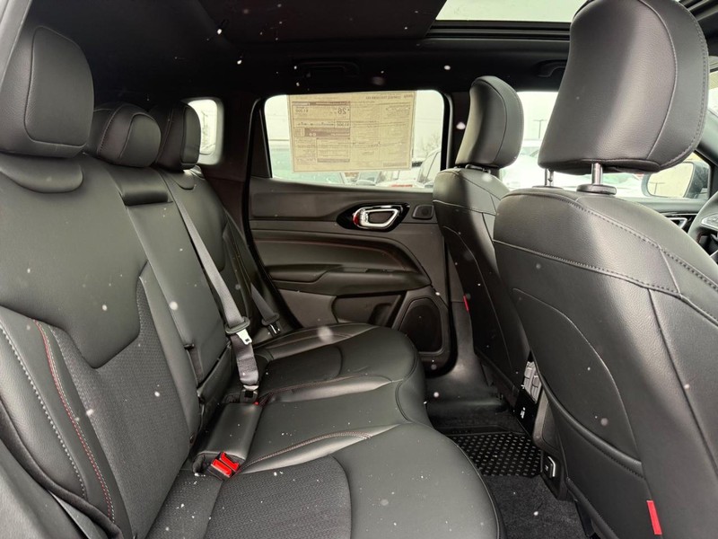 Jeep Compass Vehicle Image 04