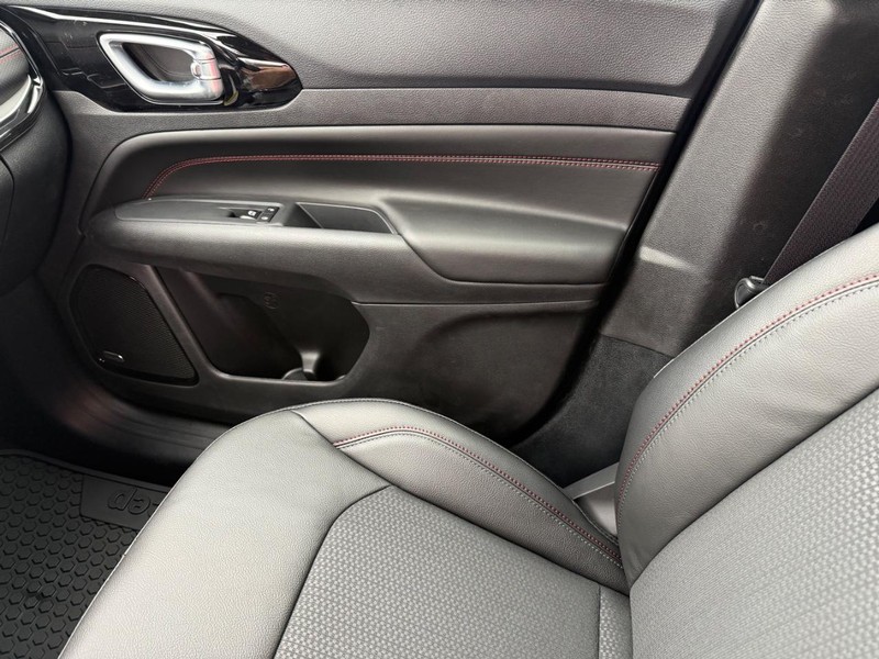 Jeep Compass Vehicle Image 15