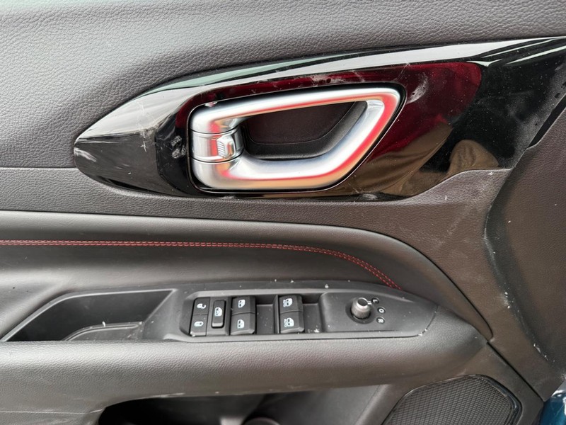 Jeep Compass Vehicle Image 19