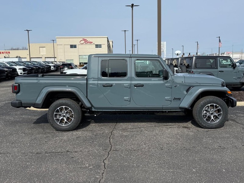 Jeep Gladiator Vehicle Image 02