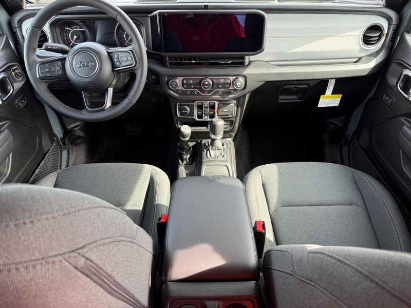 Jeep Gladiator Vehicle Image 05