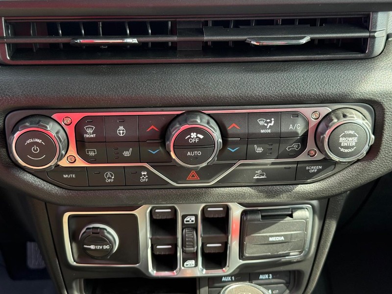 Jeep Gladiator Vehicle Image 13