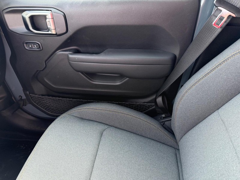 Jeep Gladiator Vehicle Image 15