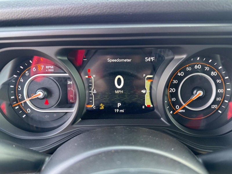 Jeep Gladiator Vehicle Image 16