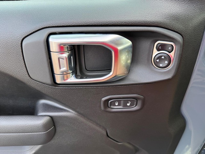 Jeep Gladiator Vehicle Image 18