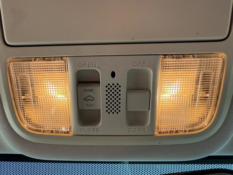 Honda CR-V Vehicle Image 21