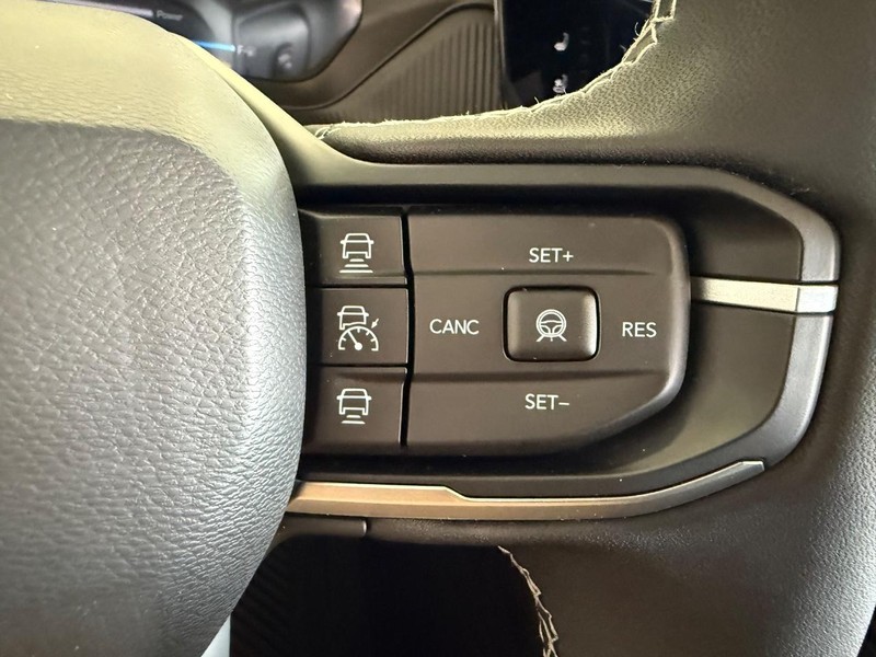 Jeep Cherokee Vehicle Image 09