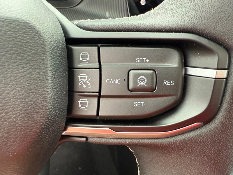 Jeep Cherokee Vehicle Image 09