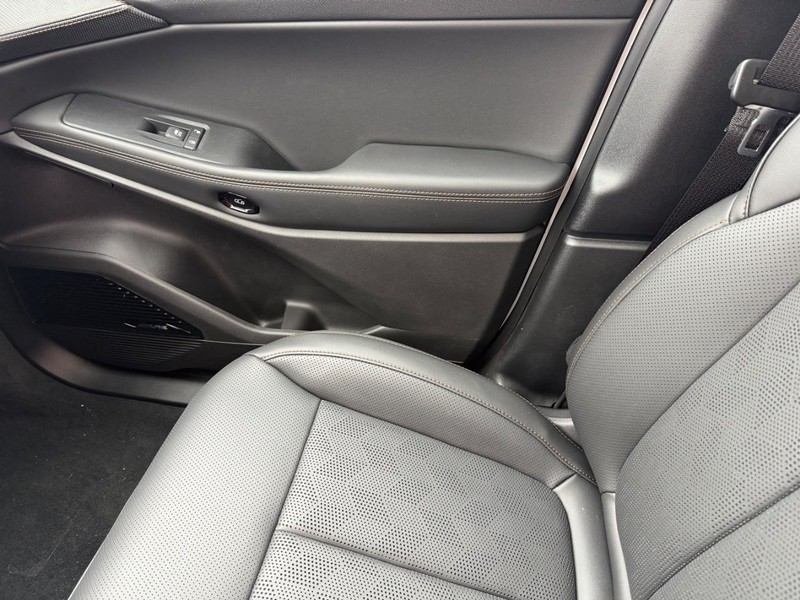 Jeep Cherokee Vehicle Image 14