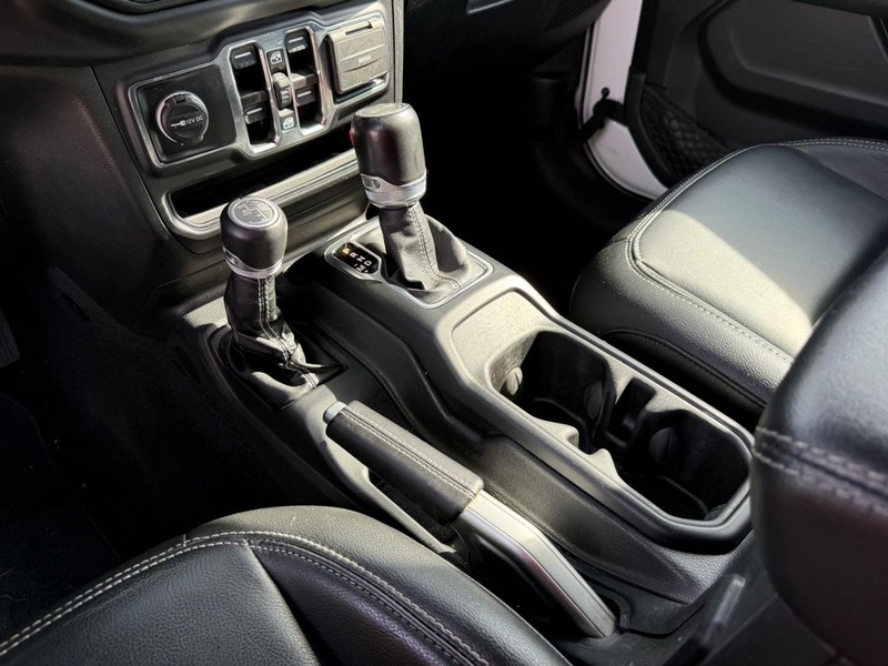 Jeep Wrangler 4xe Vehicle Image 21