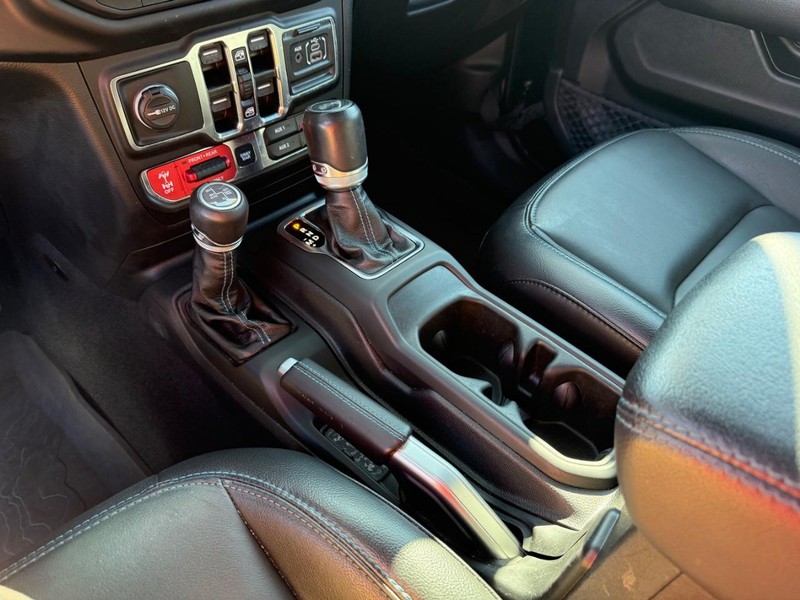 Jeep Wrangler 4xe Vehicle Image 21