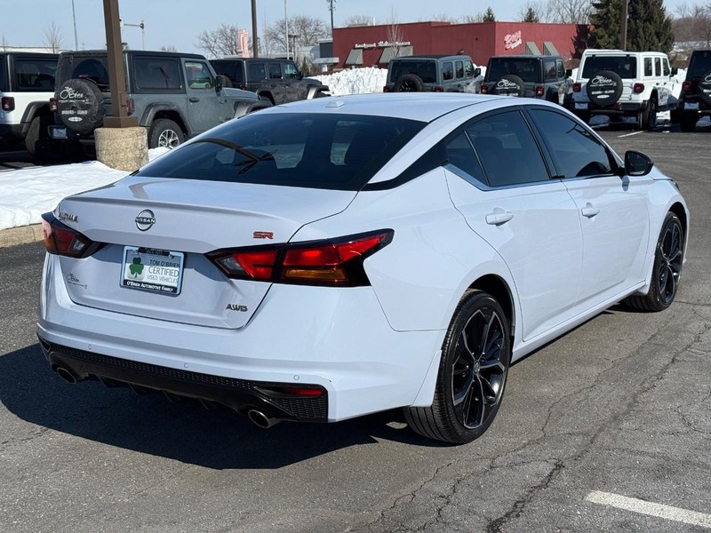 Nissan Altima Vehicle Image 03