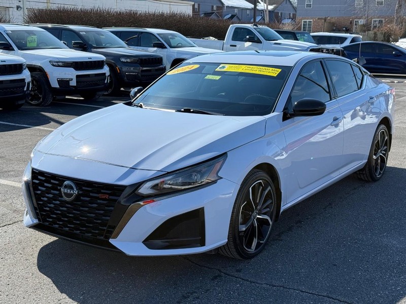 Nissan Altima Vehicle Image 08