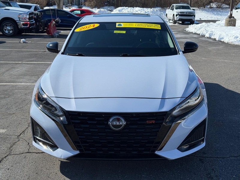 Nissan Altima Vehicle Image 09