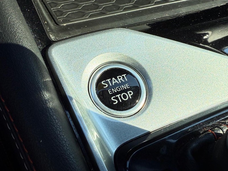 Nissan Altima Vehicle Image 16