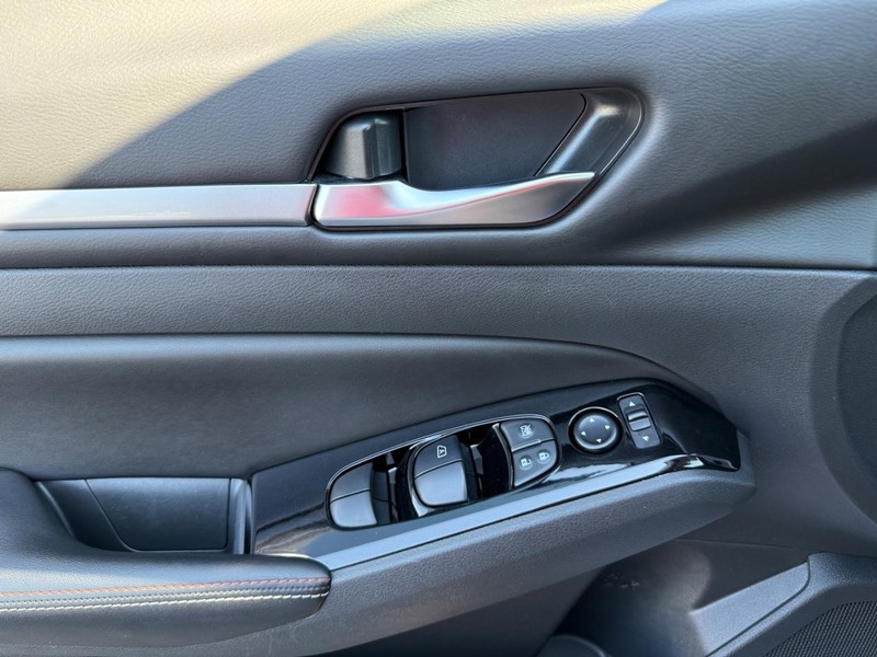 Nissan Altima Vehicle Image 26