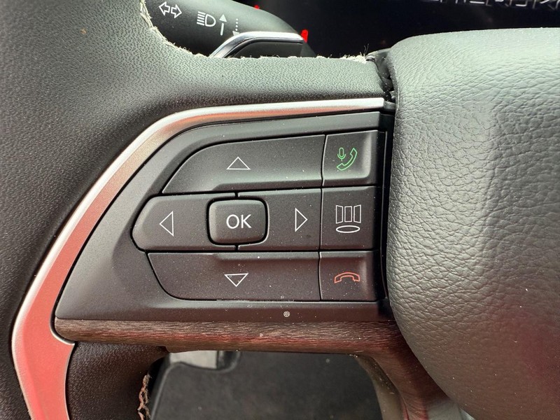 Jeep Grand Cherokee Vehicle Image 08