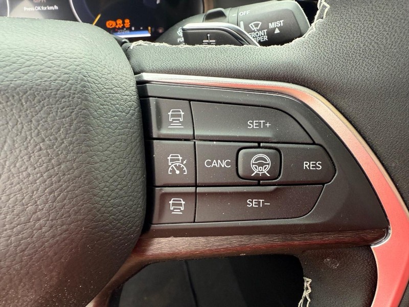 Jeep Grand Cherokee Vehicle Image 09