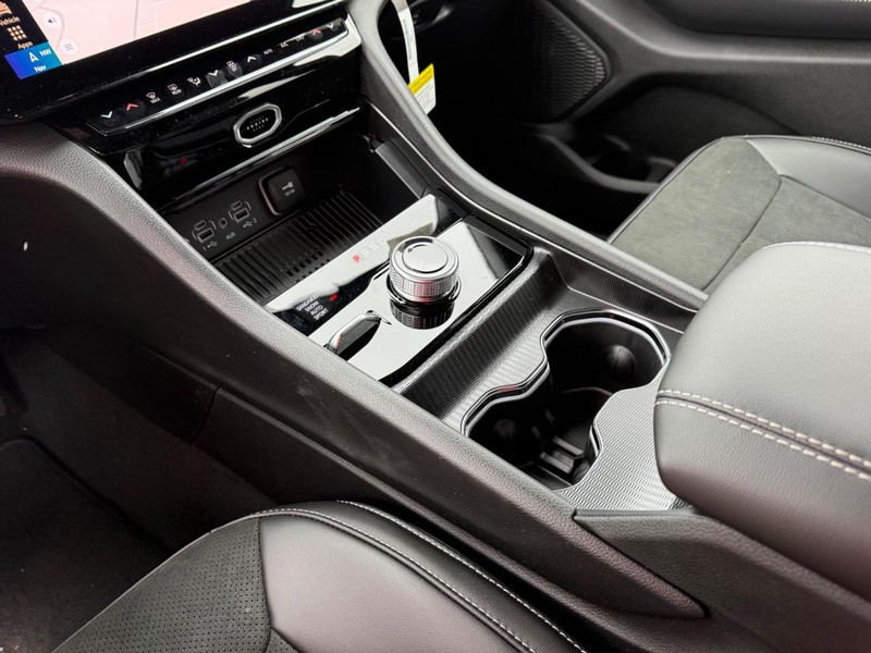 Jeep Grand Cherokee Vehicle Image 13