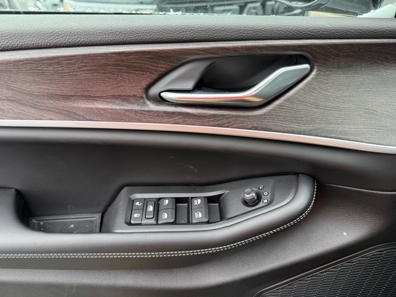 Jeep Grand Cherokee Vehicle Image 18