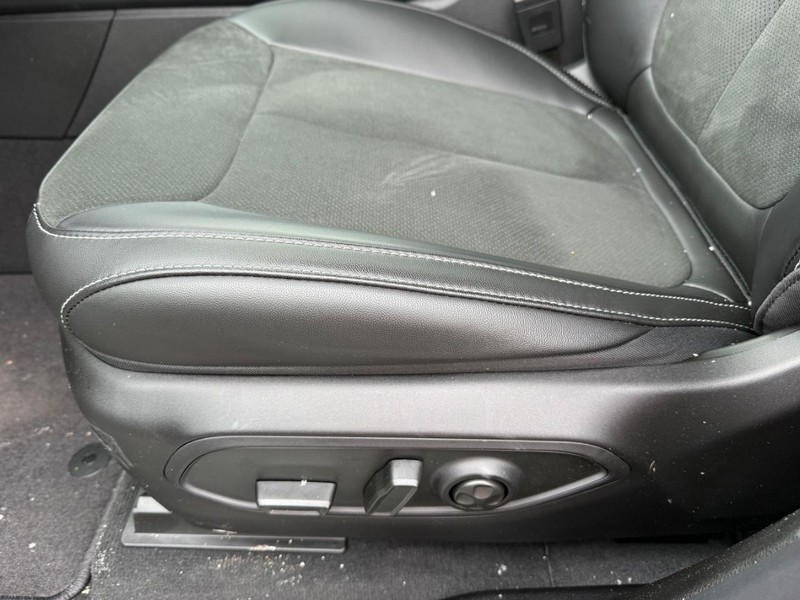 Jeep Grand Cherokee Vehicle Image 19