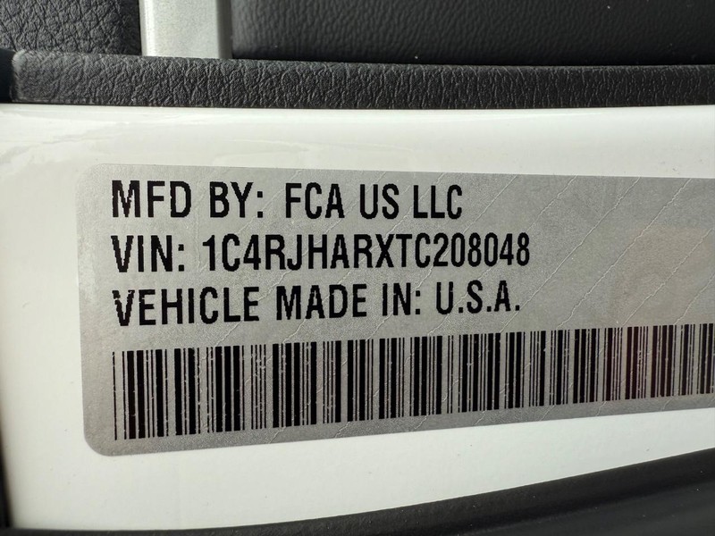 Jeep Grand Cherokee Vehicle Image 20