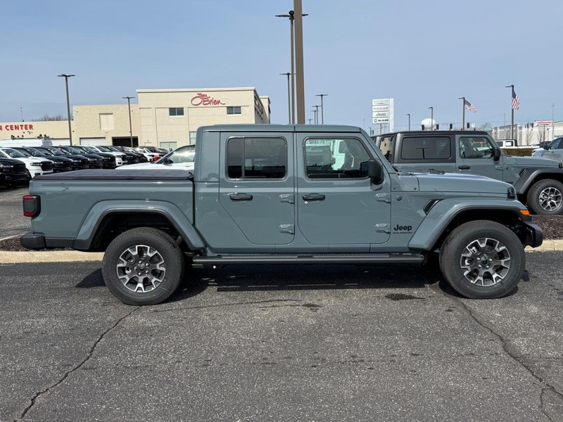 Jeep Gladiator Vehicle Image 02