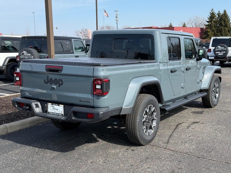 Jeep Gladiator Vehicle Image 03
