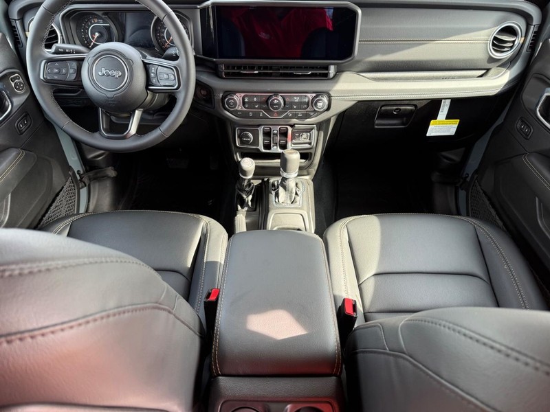 Jeep Gladiator Vehicle Image 05