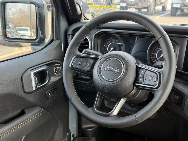 Jeep Gladiator Vehicle Image 06