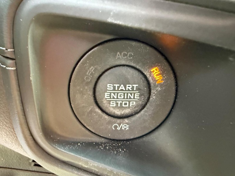 Jeep Gladiator Vehicle Image 09