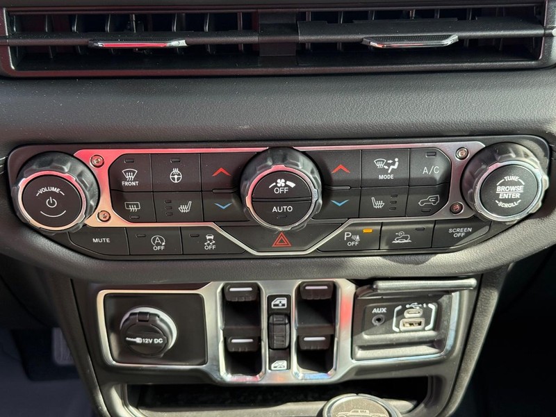 Jeep Gladiator Vehicle Image 13