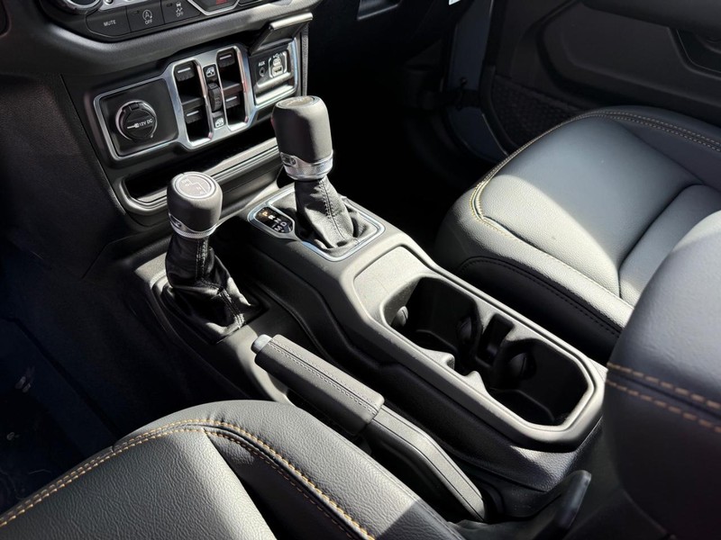 Jeep Gladiator Vehicle Image 14