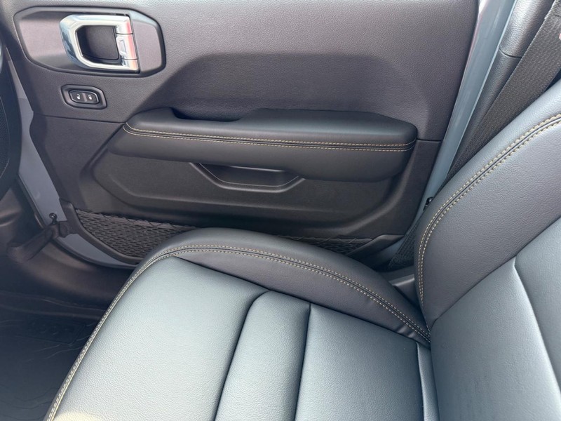 Jeep Gladiator Vehicle Image 15