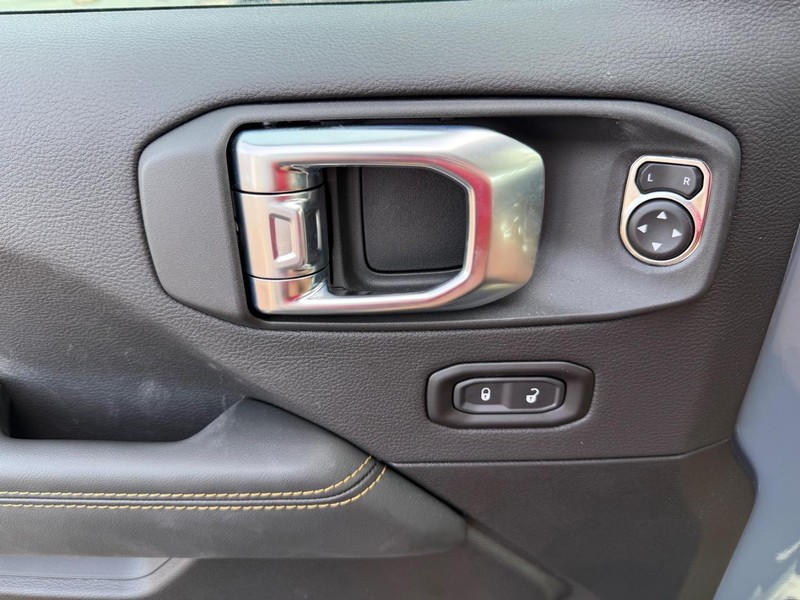 Jeep Gladiator Vehicle Image 18