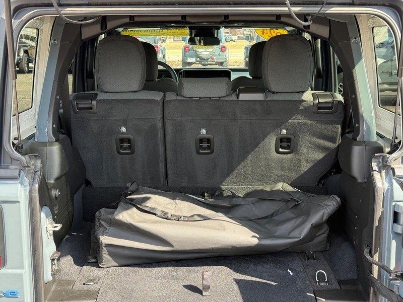 Jeep Wrangler 4xe Vehicle Image 07