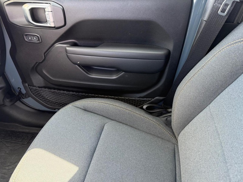 Jeep Wrangler 4xe Vehicle Image 21