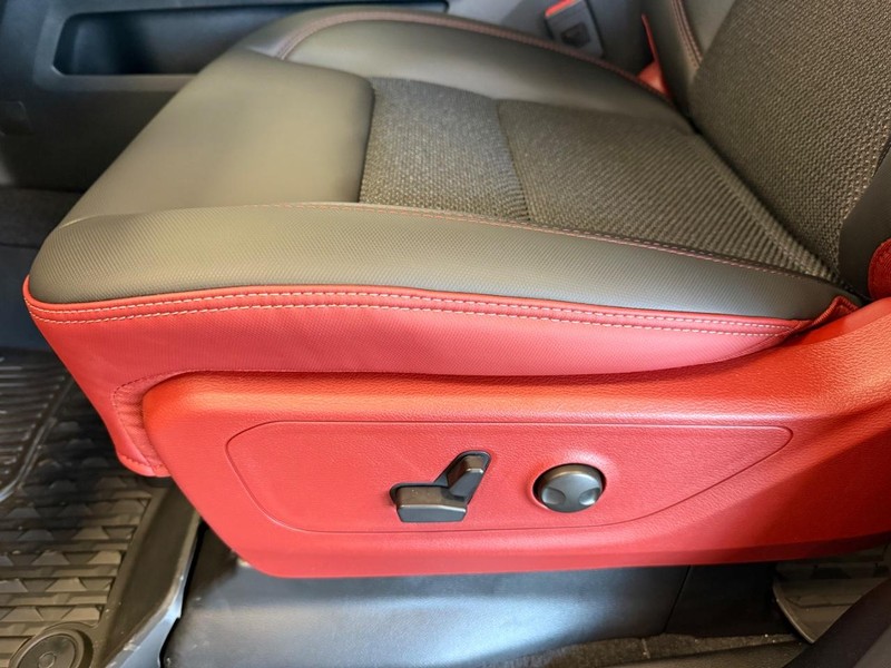 Ram 1500 Vehicle Image 16