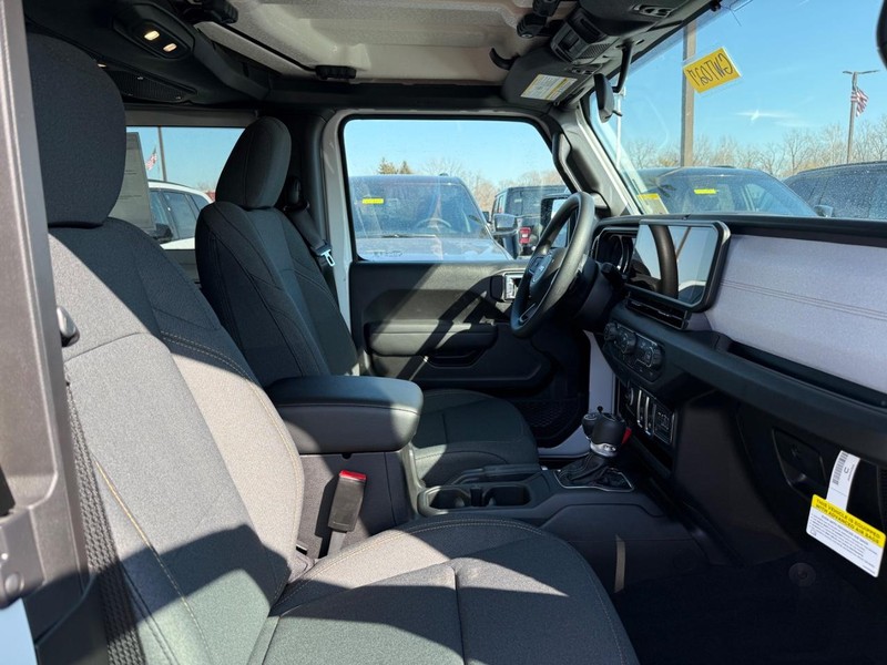 Jeep Wrangler Vehicle Image 04