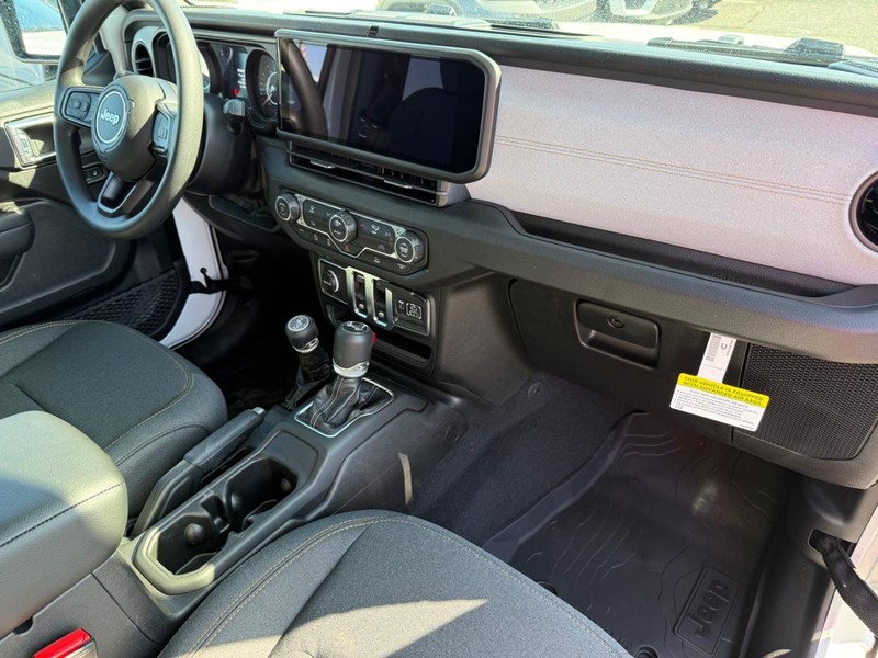 Jeep Wrangler Vehicle Image 05