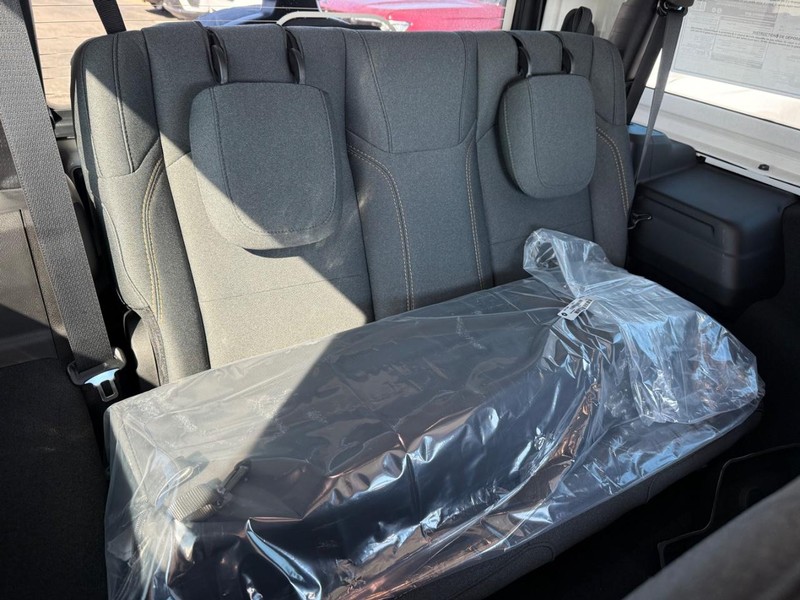 Jeep Wrangler Vehicle Image 06