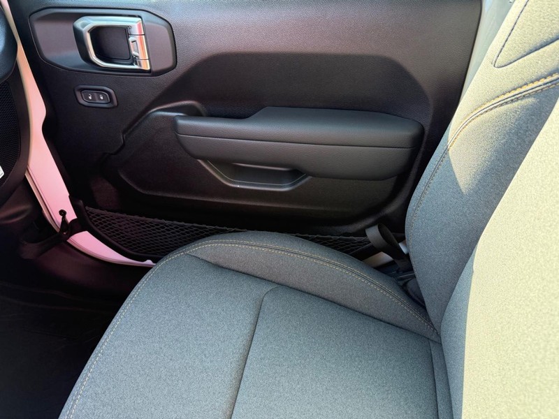 Jeep Wrangler Vehicle Image 14