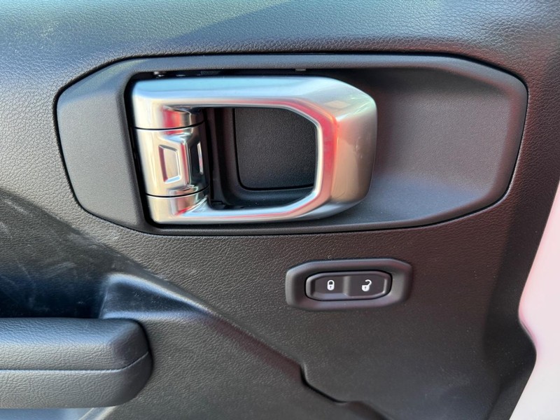 Jeep Wrangler Vehicle Image 17